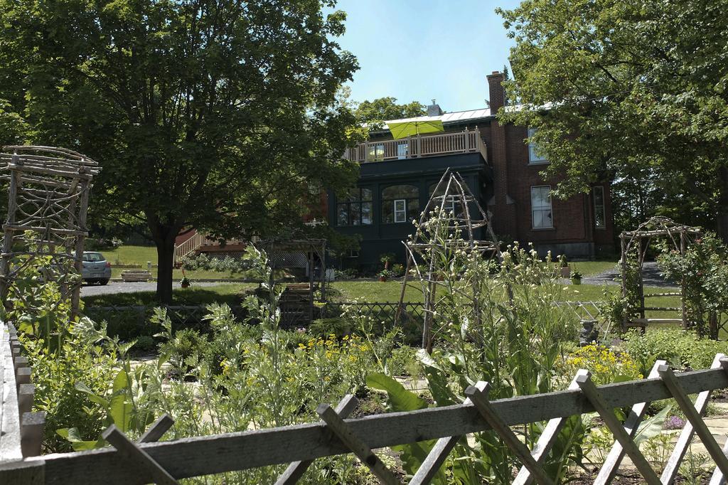 Ile De Garde B&B Sherbrooke Exteriör bild